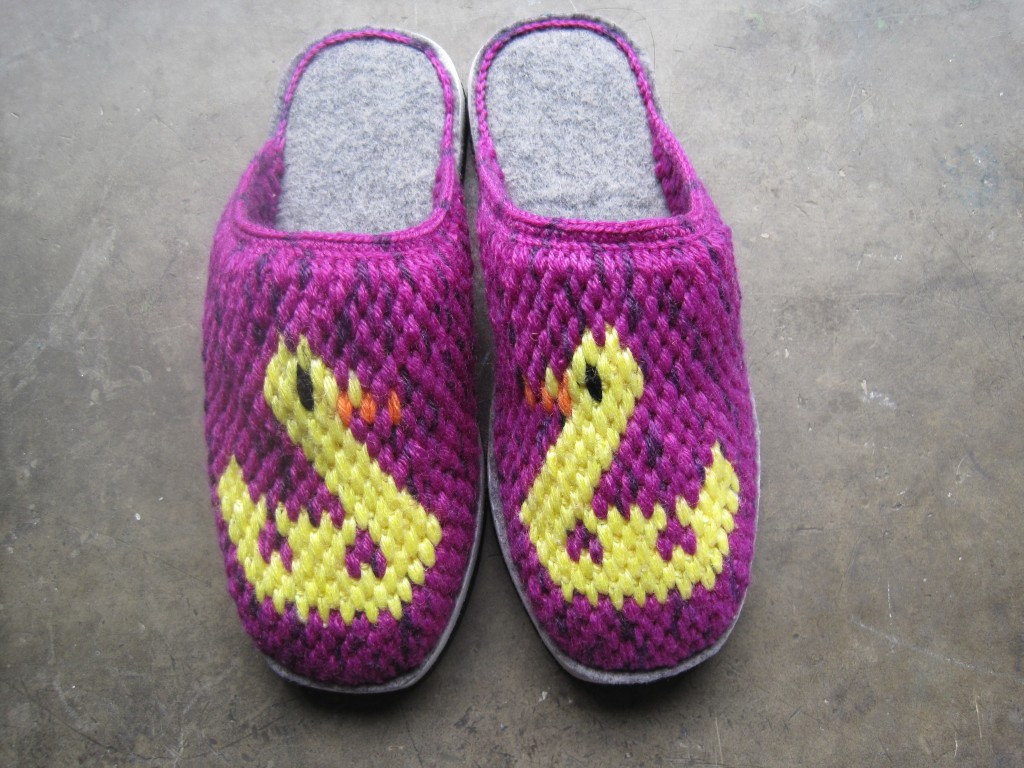 手工编织的拖鞋太适合冬天了 - 知乎