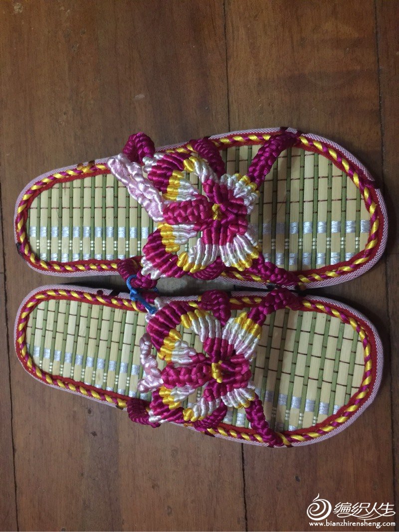 给妈妈做了双蝴蝶拖鞋