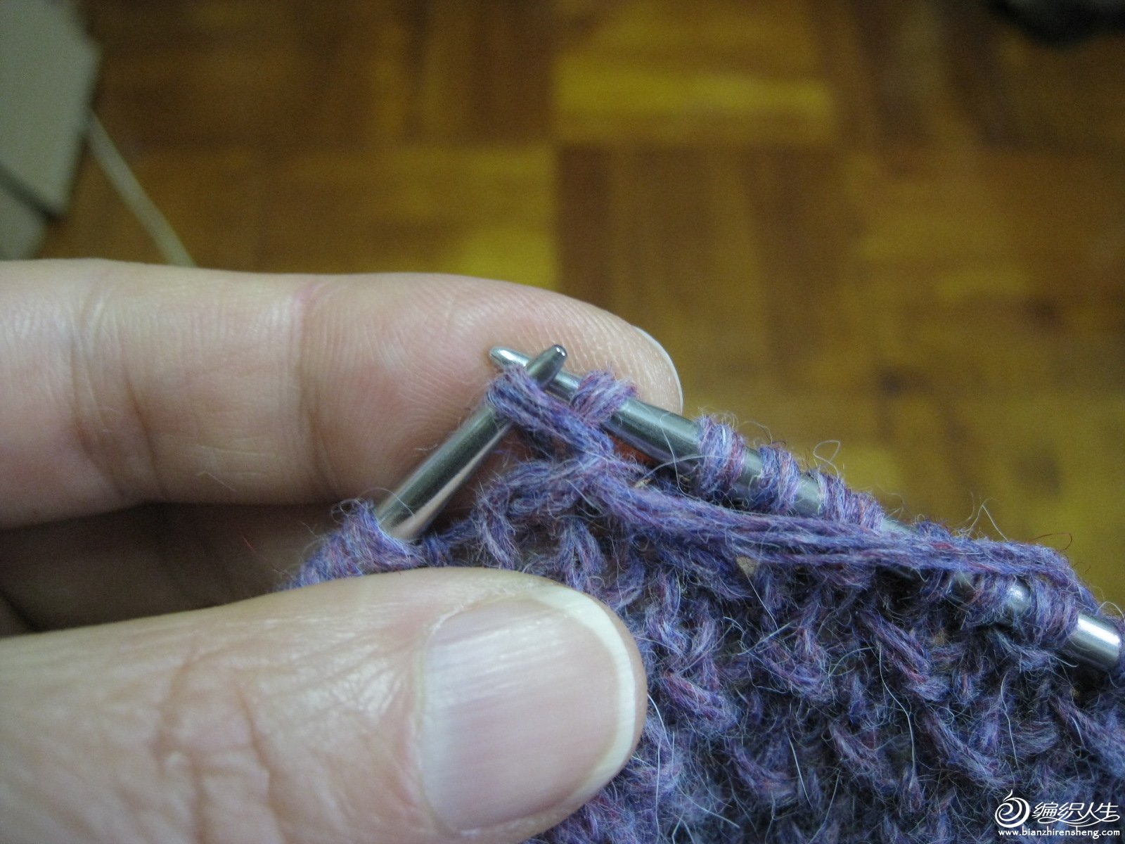 女士毛衣编织款式之从上往下织圆领毛衣教程