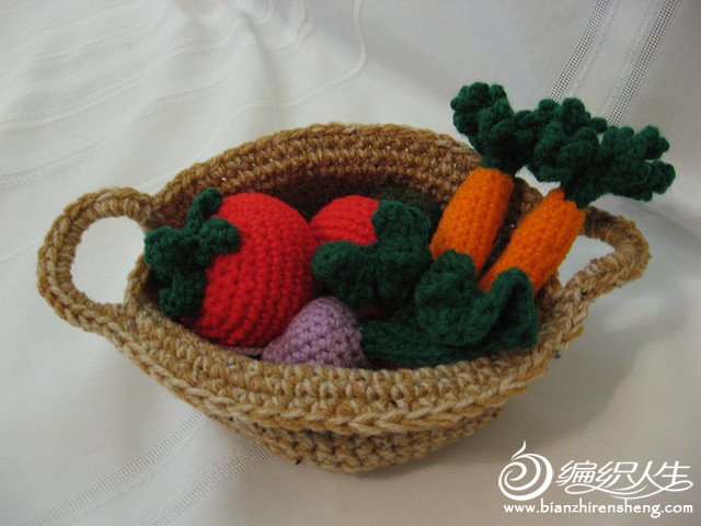 Crocheted Fruits and Vegetables Basket2.jpg