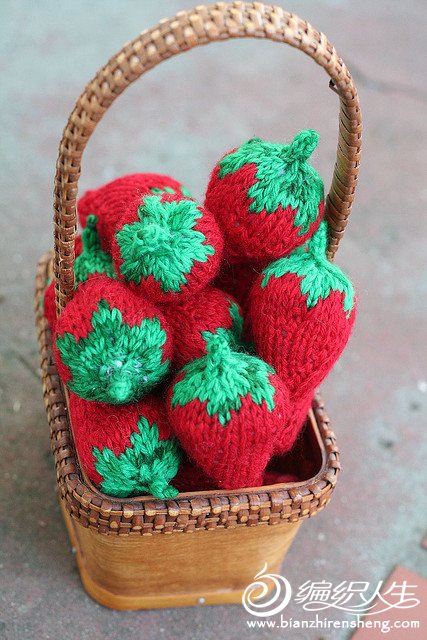knit strawberries.jpg