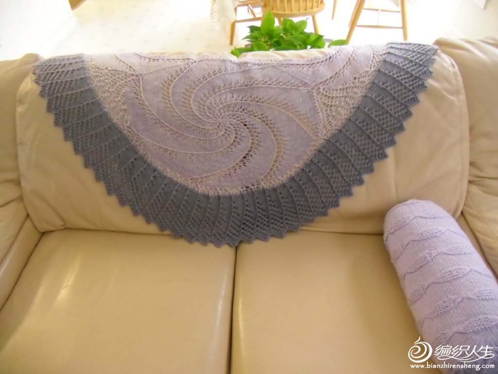 shawl_on_the_sofa_front.jpg