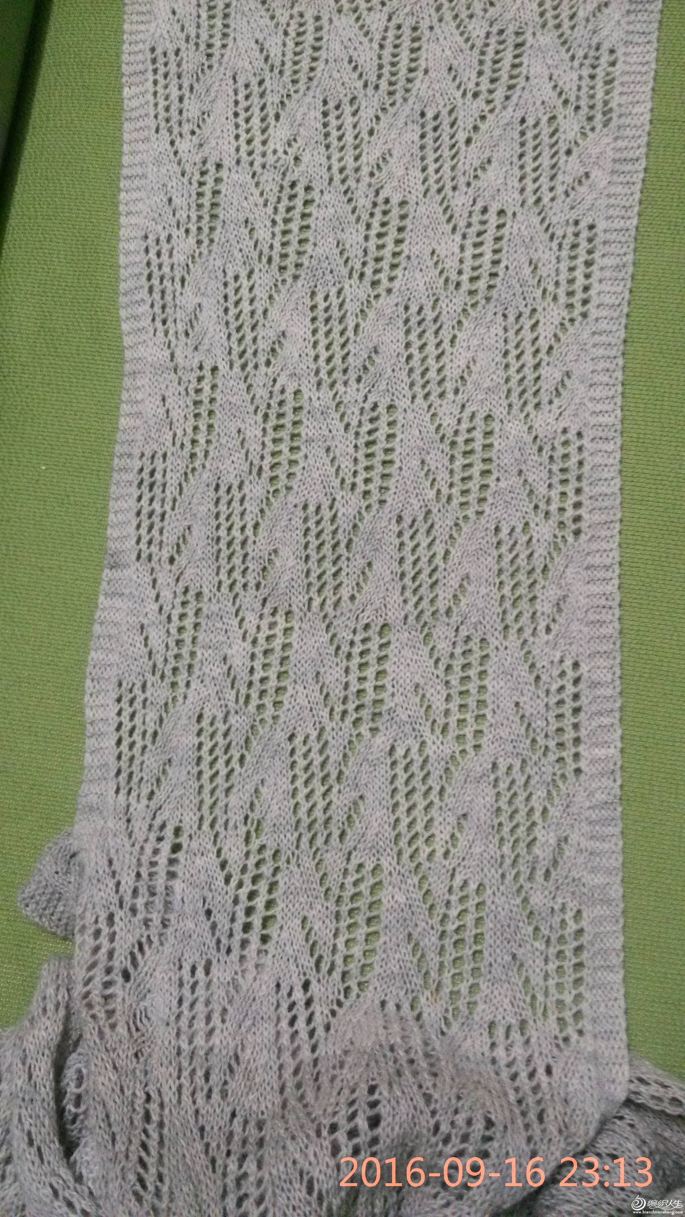 编织教程 麻灰色女士棒针镂空花围巾 从很早很早开始,家里的毛线就