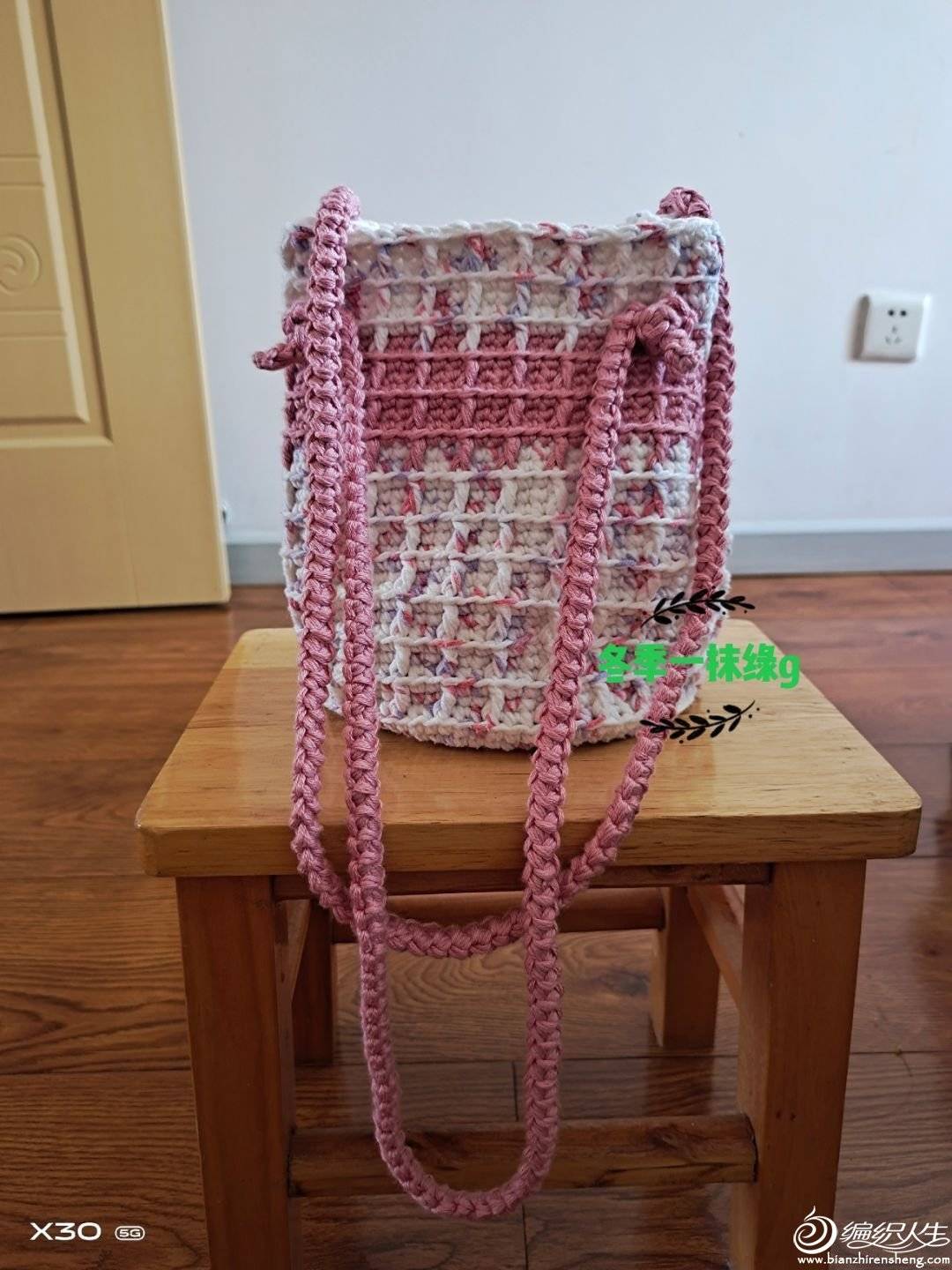 195222bi999ciiezikzmka.jpg